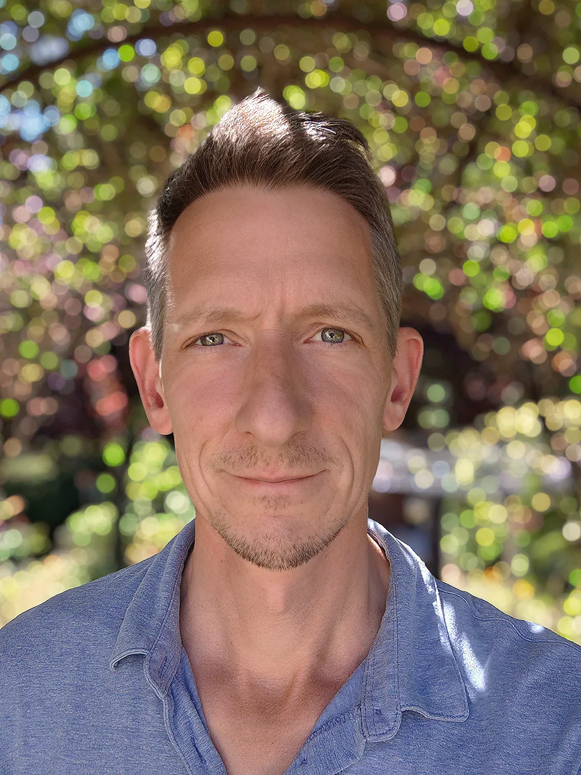 Philippe Ramakers, créateur de sites web et photographe d'entreprise à Paris, fondateur de Site Web Intuitif